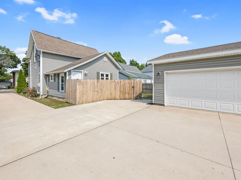 325 S Detroit Street , Bellefontaine, OH 43311 Photo 49