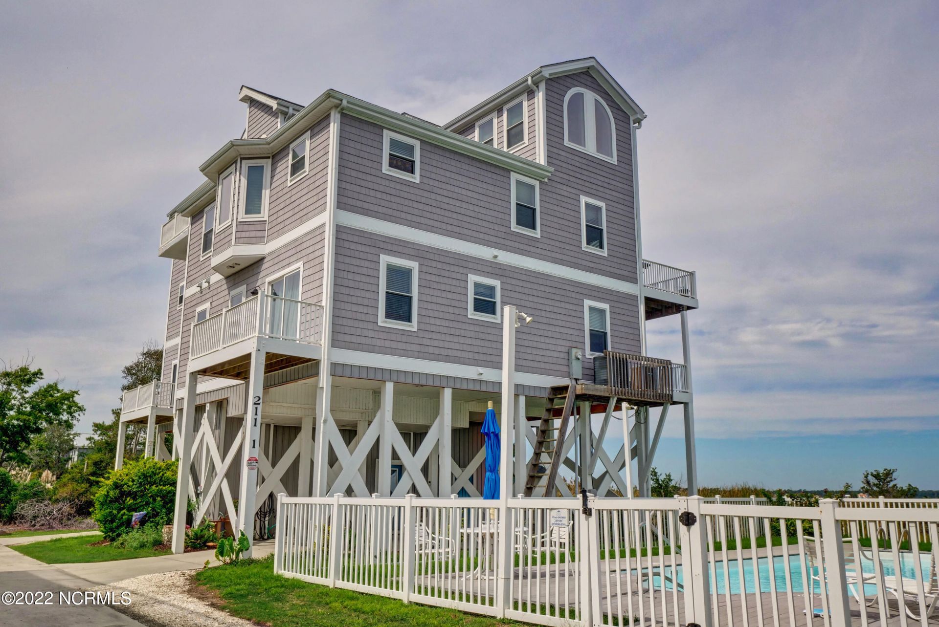 211-1 Gysgt D W Boatman Drive, North Topsail Beach, NC 28460 Main Photo