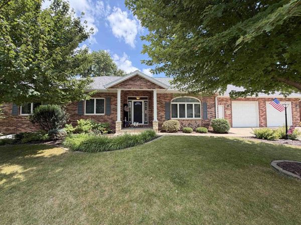 2414 Spruce Wood Drive, Dubuque, IA 52002