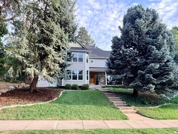 910 WOODLAND CIR E, Bountiful, UT 84010
