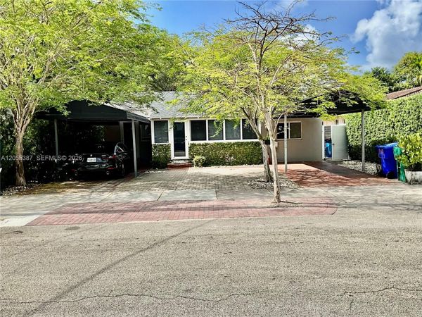 2000 SW 25th St , Miami, FL 33133