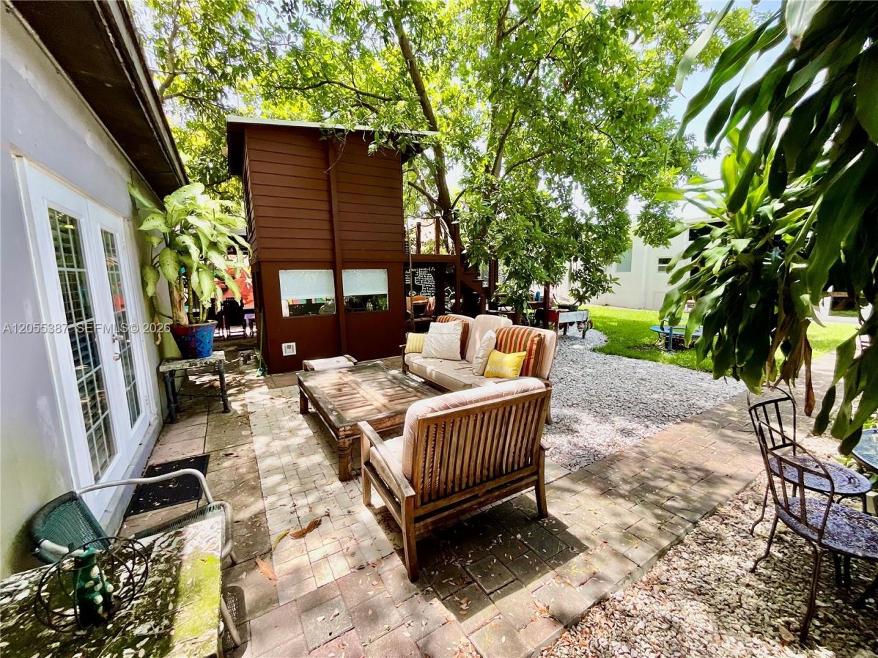 2000 SW 25th St , Miami, FL 33133 Photo
