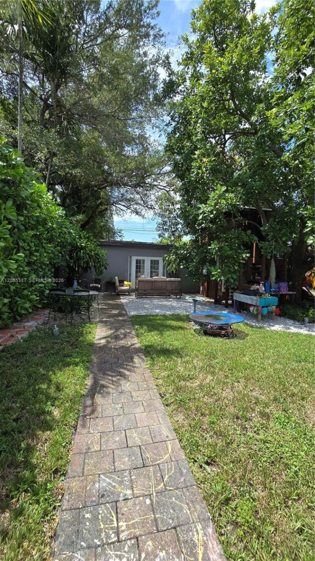 2000 SW 25th St , Miami, FL 33133 Photo