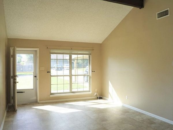 101 Stubblefield DR , Unit A, Elgin, TX 78621