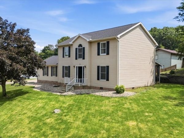 10 Elmwood Drive, Parkersburg, WV 26101