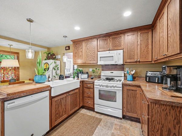 1260 Woodbridge Street, Saint Paul, MN 55117
