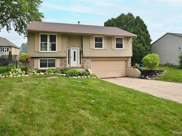 2939 Winter Drive, Troy, MI 48083