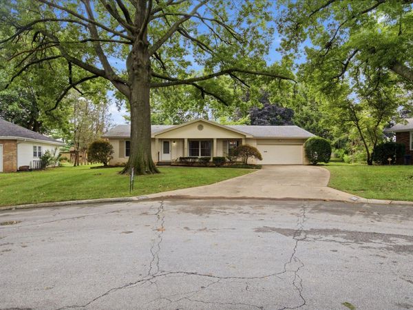 1860 E Meadow Drive , Springfield, MO 65804