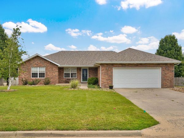 755 E Vivian Street , Bolivar, MO 65613