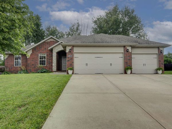 2512 W Chris Court , Ozark, MO 65721