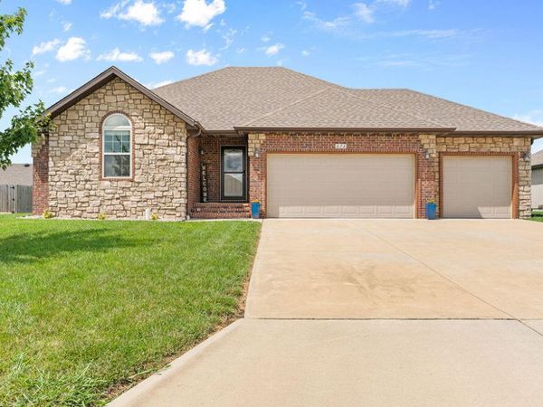 873 E Ozark Jubilee Drive , Nixa, MO 65714