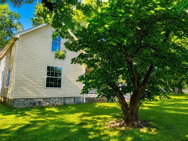 381 E Division Street , Stotts City, MO 65756