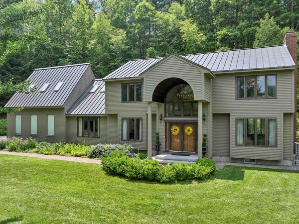 8 West Gate Drive, Bow, NH 03304