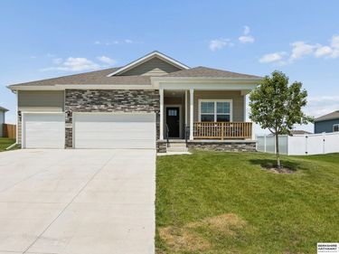 6232 Harvest Drive, Papillion, NE 68157