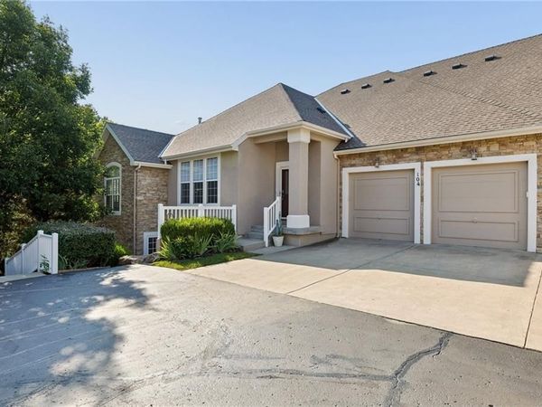 11575 S Bell Court Drive#104 Drive, Olathe, KS 66061