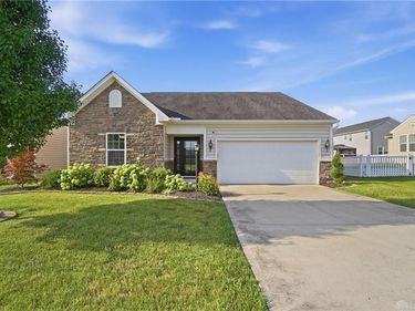 7101 Bluestream Drive, Tipp City, OH 45371