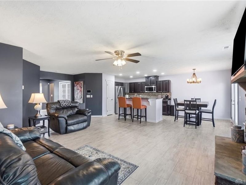 7101 Bluestream Drive, Tipp City, OH 45371 Photo 14