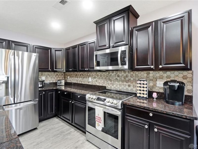 7101 Bluestream Drive, Tipp City, OH 45371 Photo 18