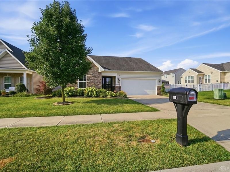 7101 Bluestream Drive, Tipp City, OH 45371 Photo 3