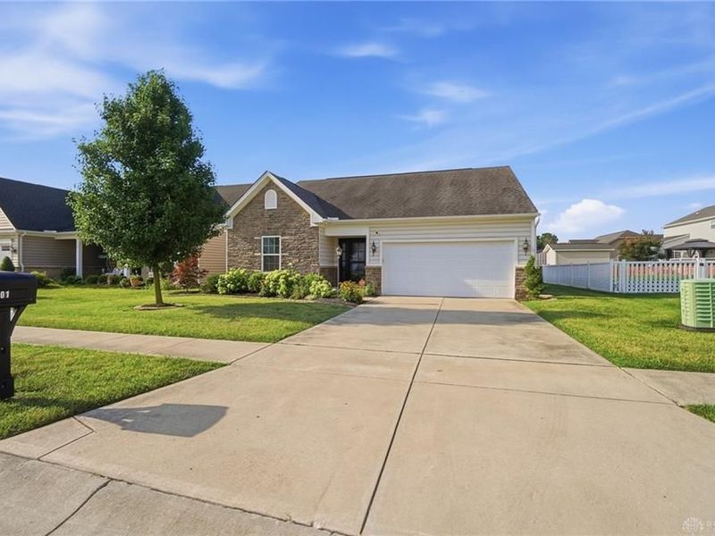 7101 Bluestream Drive, Tipp City, OH 45371 Photo 4