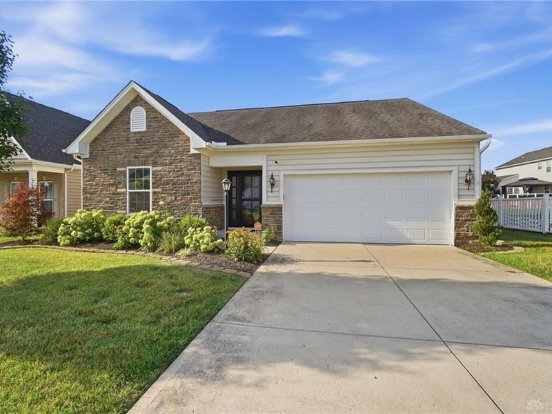 7101 Bluestream Drive, Tipp City, OH 45371 Photo 5