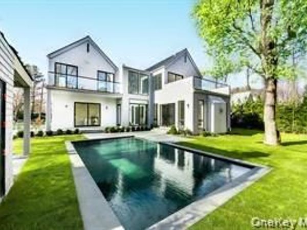 66 Hillside Drive E, Sag Harbor, NY 11963