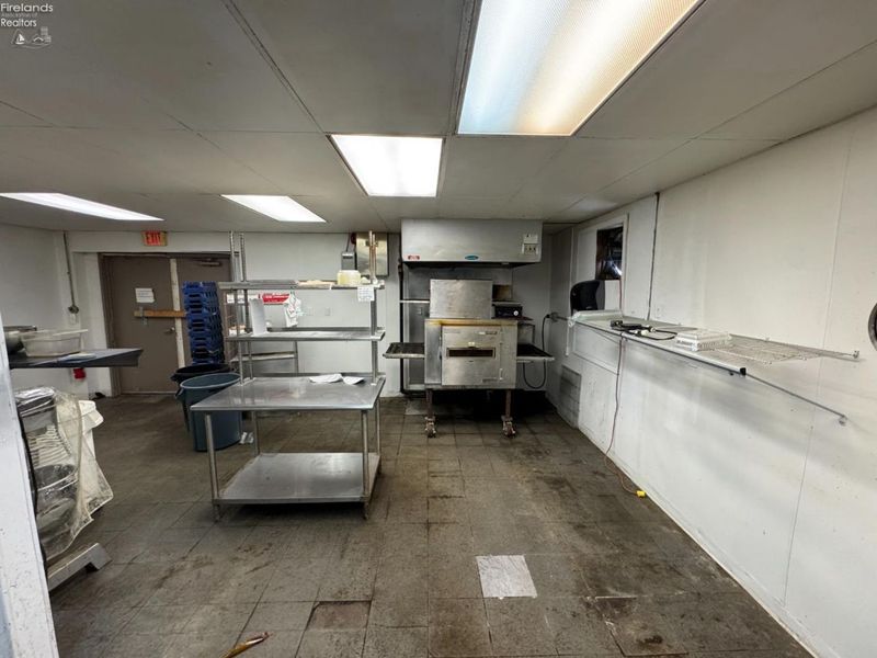 325 E Center, Bellevue, OH 44811 Photo 16