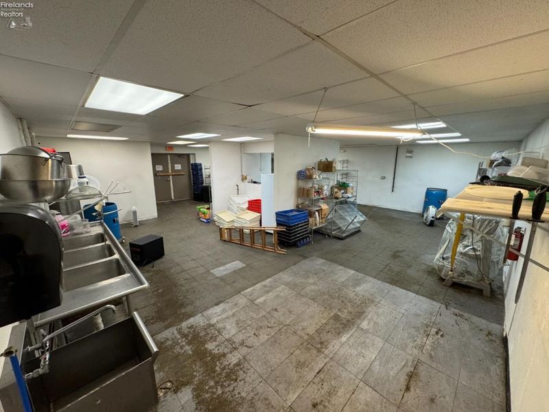 325 E Center, Bellevue, OH 44811 Photo 18