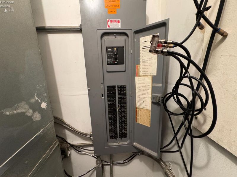 325 E Center, Bellevue, OH 44811 Photo 7