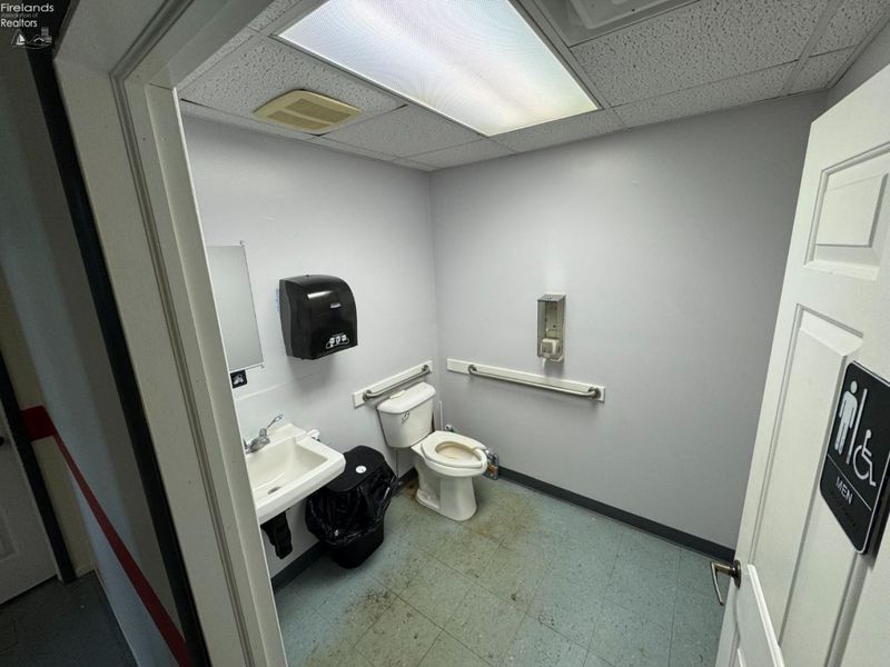 325 E Center, Bellevue, OH 44811 Photo 8