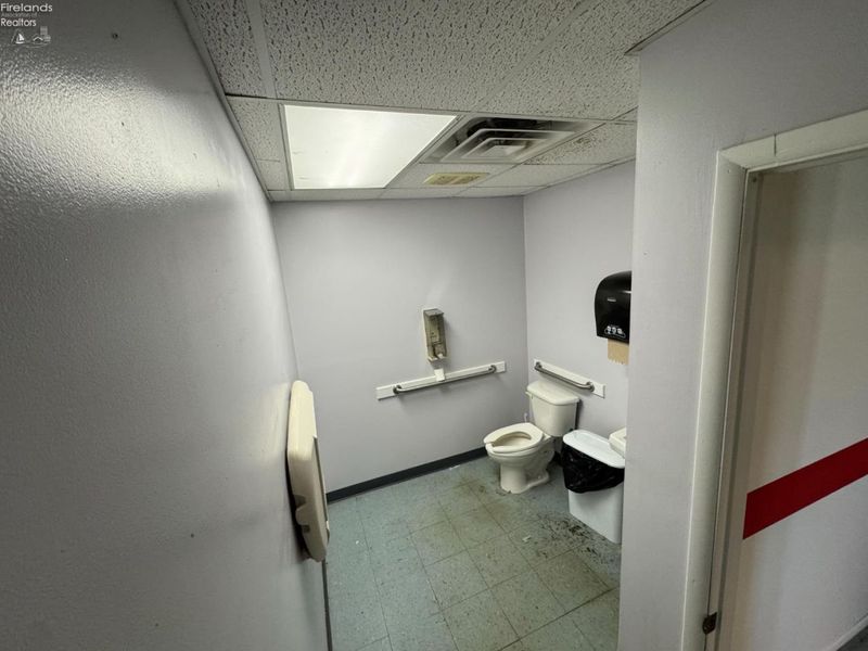 325 E Center, Bellevue, OH 44811 Photo 9