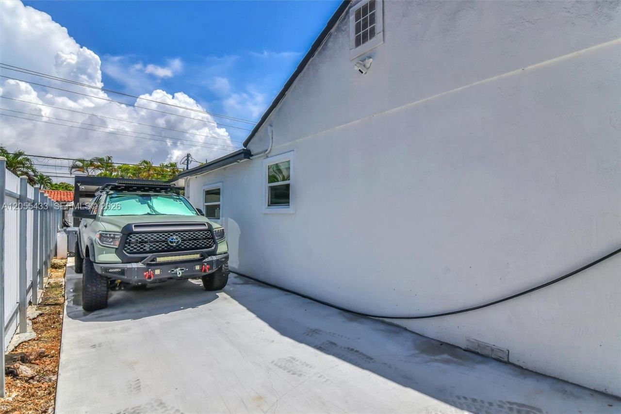6575 SW 39th Ter, Miami, FL 33155 Photo