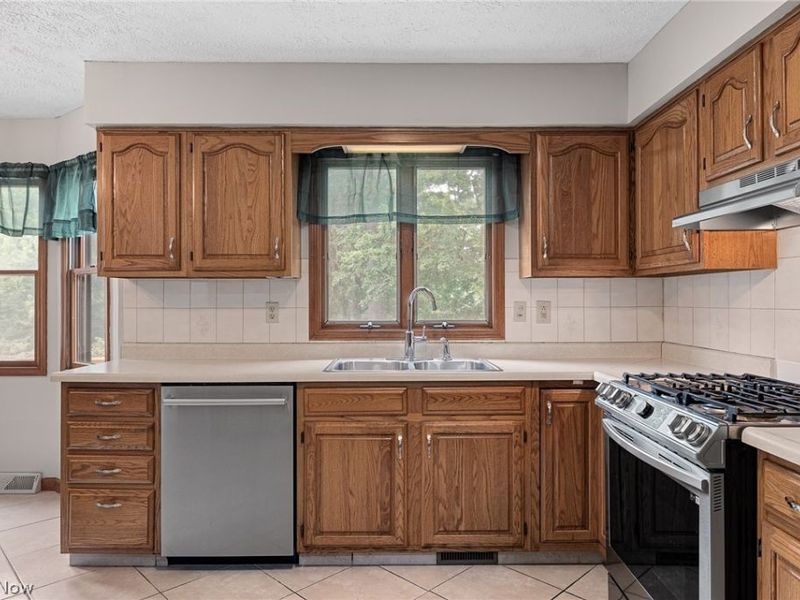 7562 Southampton Drive, North Royalton, OH 44133 Photo 11