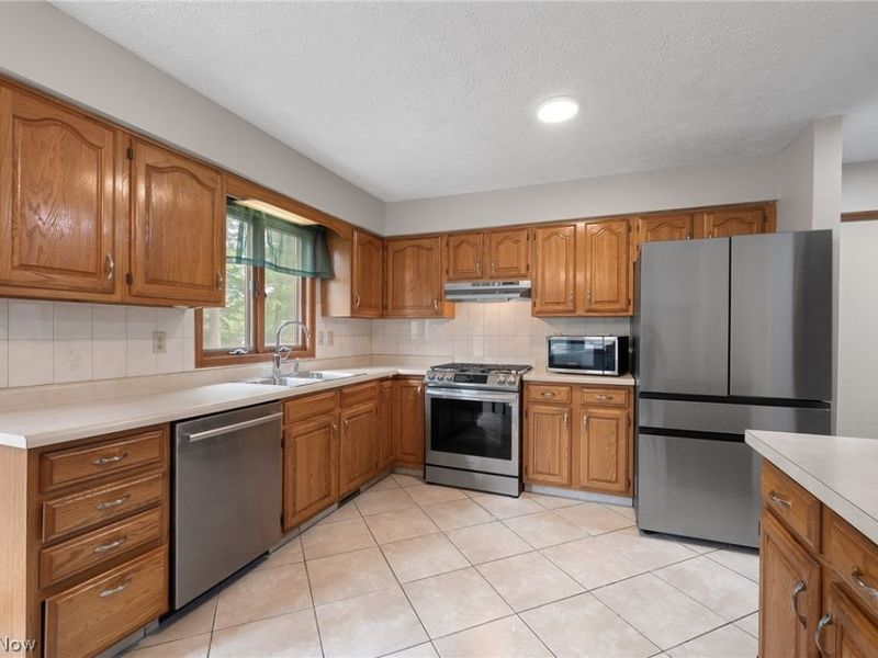 7562 Southampton Drive, North Royalton, OH 44133 Photo 9