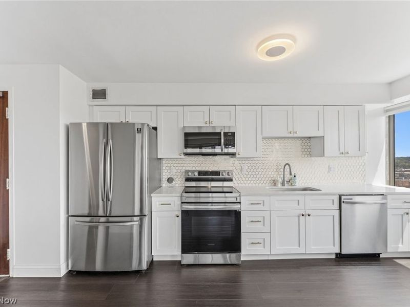12520 Edgewater Drive, Unit 1501, Lakewood, OH 44107 Photo 11
