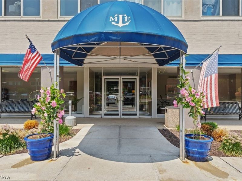 12520 Edgewater Drive, Unit 1501, Lakewood, OH 44107 Photo 3