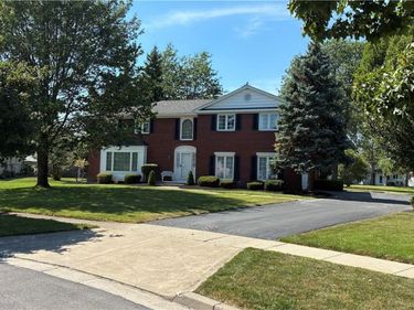 127 Troy View Lane, Williamsville, NY 14221