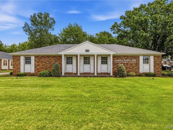 690 Davison Road , Lockport, NY 14094