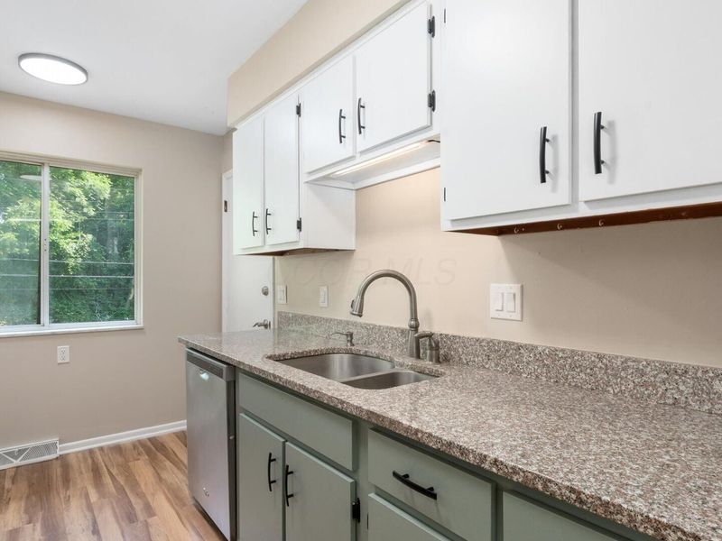 18 Pine Village Drive, Granville, OH 43023 Photo 8