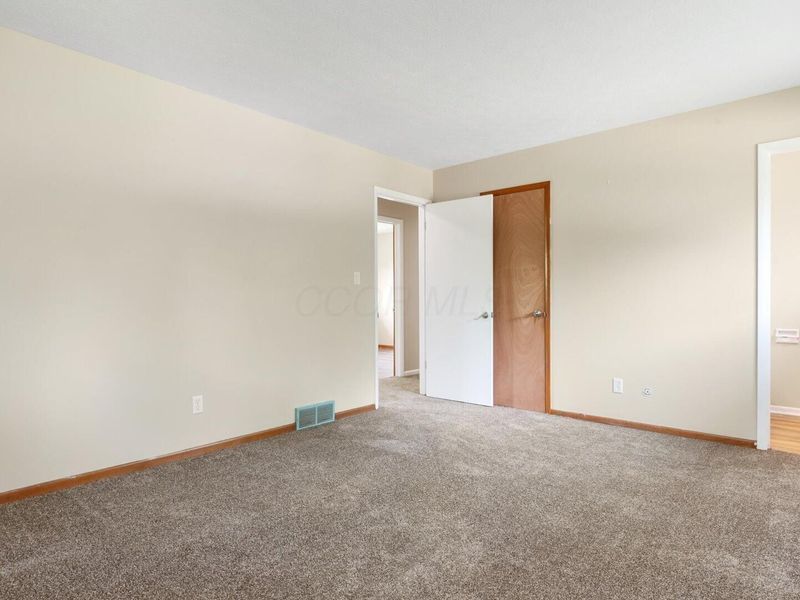 18 Pine Village Drive, Granville, OH 43023 Photo 9