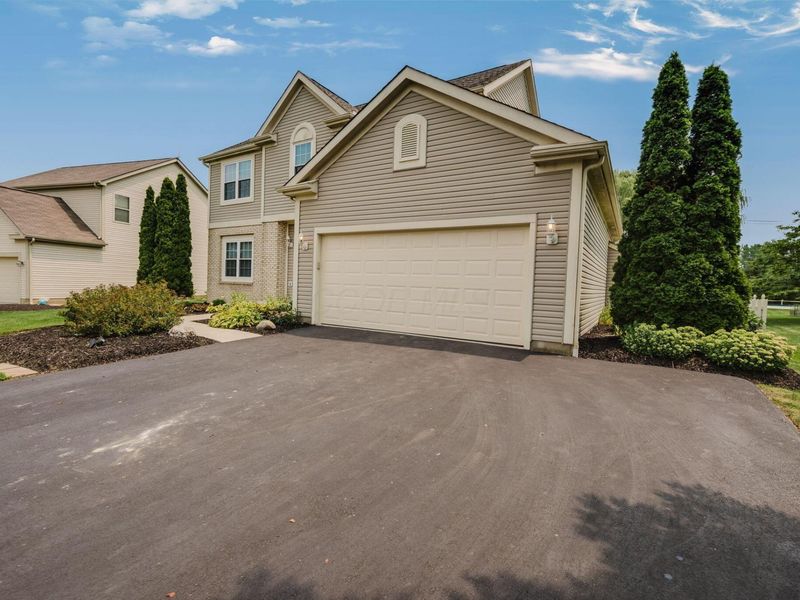7815 Royal Park Drive, Lewis Center, OH 43035 Photo 3