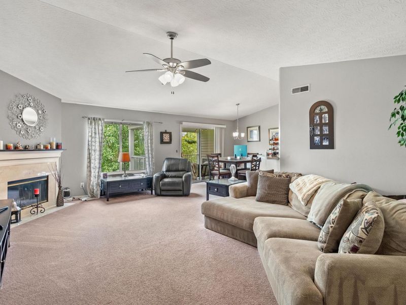 301 Spyglass Court, Unit 302, Wilder, KY 41076 Photo 2