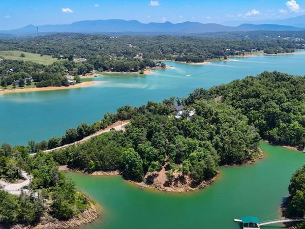 2 Lake Oaks Way , Unit 2, Sevierville, TN 37876