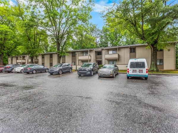 2270 Sunderland Road , Winston-Salem, NC 27103
