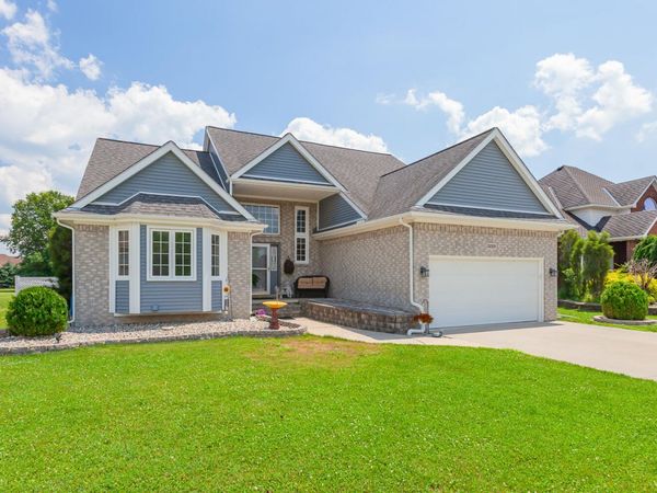 32321 Liparoto Drive, Rockwood, MI 48173