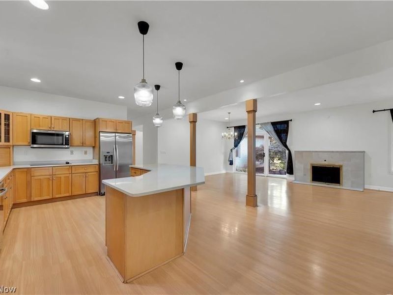 416 Castle Pines Drive, Akron, OH 44333 Photo 12