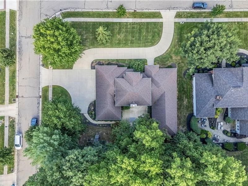 416 Castle Pines Drive, Akron, OH 44333 Photo 4