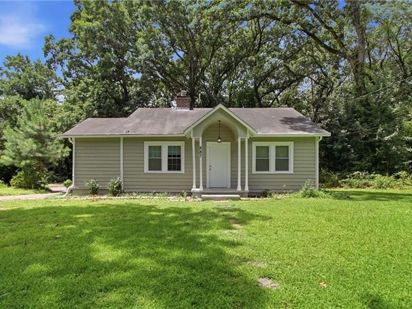 887 Ellis Road , Stone Mountain, GA 30083