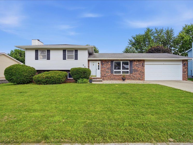 507 N Washington Street , Hudson, IL 61748