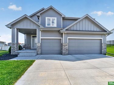 21819 G Street, Elkhorn, NE 68022